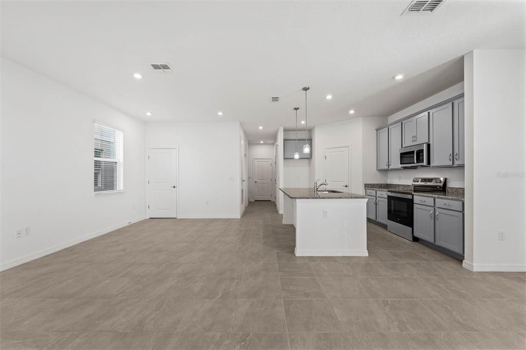 Active With Contract: $349,990 (3 beds, 2 baths, 1639 Square Feet)