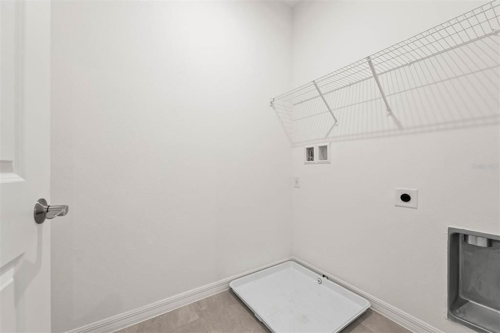 Active With Contract: $349,990 (3 beds, 2 baths, 1639 Square Feet)