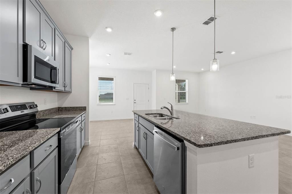 Active With Contract: $349,990 (3 beds, 2 baths, 1639 Square Feet)