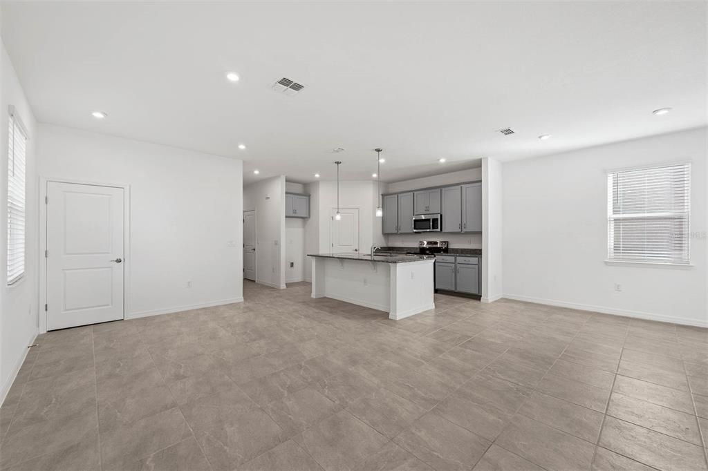 Active With Contract: $349,990 (3 beds, 2 baths, 1639 Square Feet)