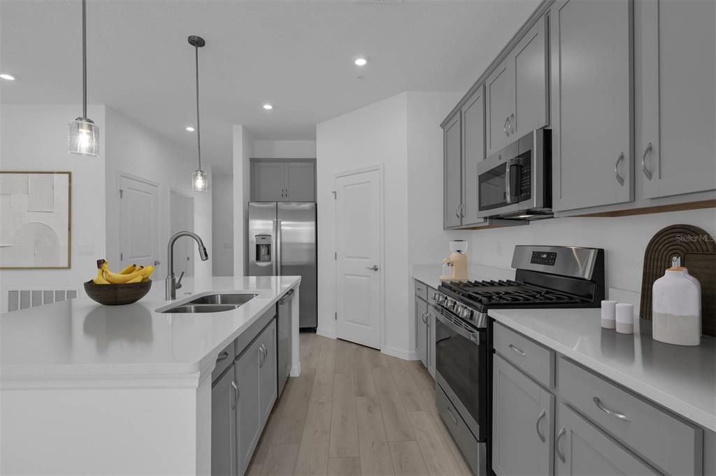 Active With Contract: $349,990 (3 beds, 2 baths, 1639 Square Feet)