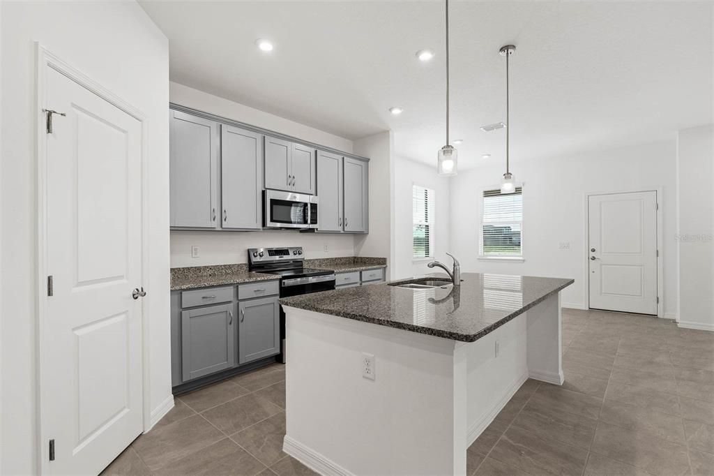 Active With Contract: $349,990 (3 beds, 2 baths, 1639 Square Feet)