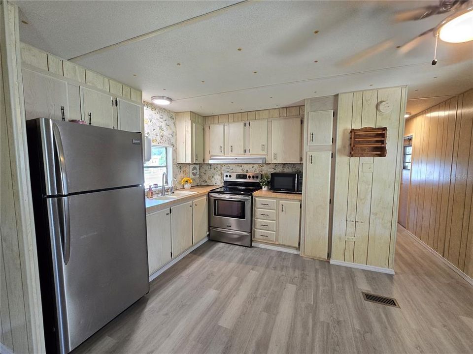 待售: $158,500 (2 贝兹, 2 浴室, 840 平方英尺)