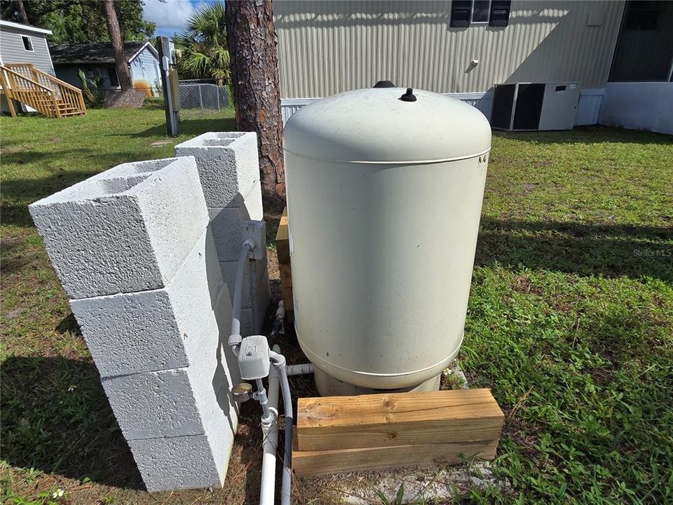 待售: $158,500 (2 贝兹, 2 浴室, 840 平方英尺)