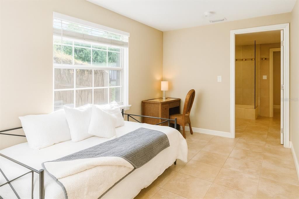 For Rent: $4,800 (5 beds, 3 baths, 2105 Square Feet)