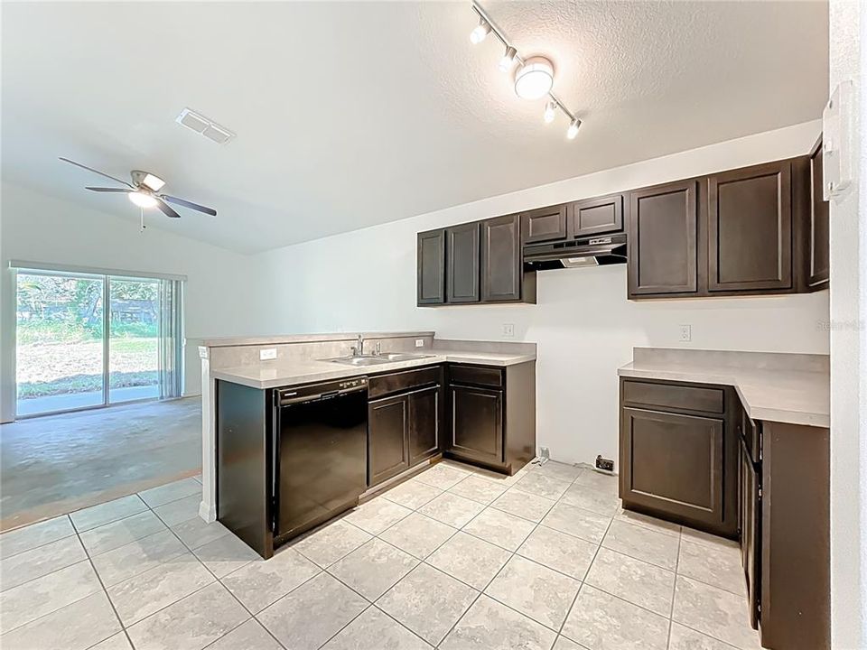 Active With Contract: $305,000 (3 beds, 2 baths, 1454 Square Feet)