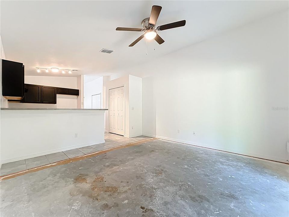 Active With Contract: $305,000 (3 beds, 2 baths, 1454 Square Feet)