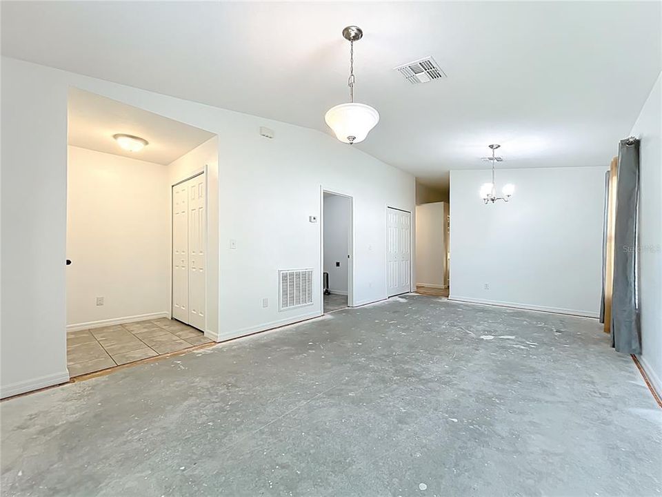 Active With Contract: $305,000 (3 beds, 2 baths, 1454 Square Feet)