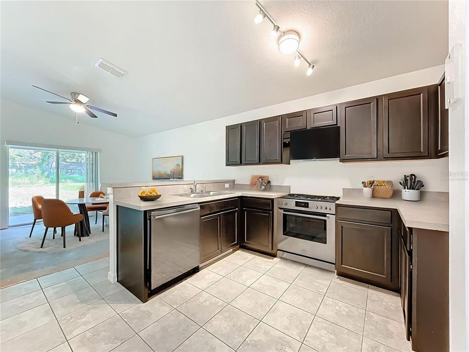 Active With Contract: $305,000 (3 beds, 2 baths, 1454 Square Feet)