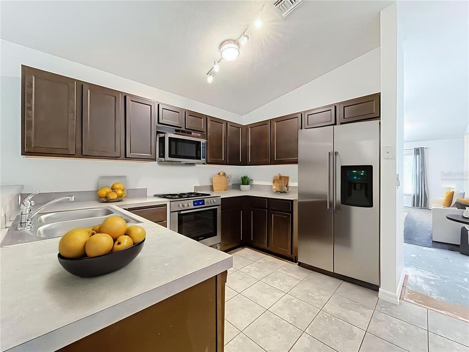 Active With Contract: $305,000 (3 beds, 2 baths, 1454 Square Feet)