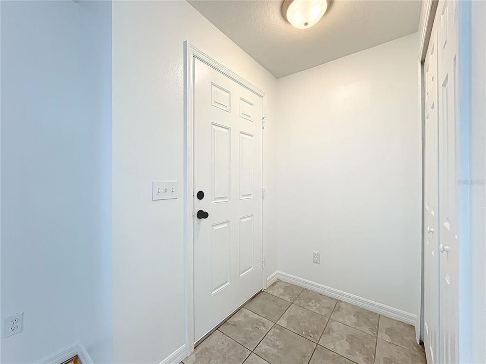 Active With Contract: $305,000 (3 beds, 2 baths, 1454 Square Feet)