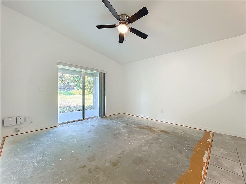 Active With Contract: $305,000 (3 beds, 2 baths, 1454 Square Feet)