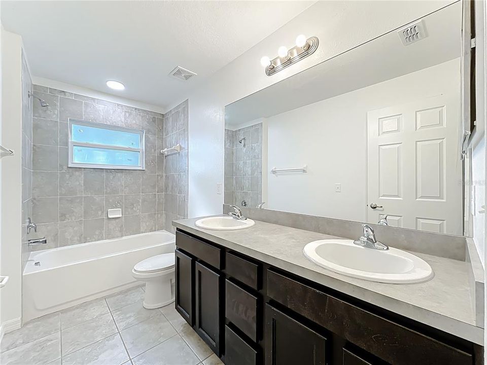 Active With Contract: $305,000 (3 beds, 2 baths, 1454 Square Feet)