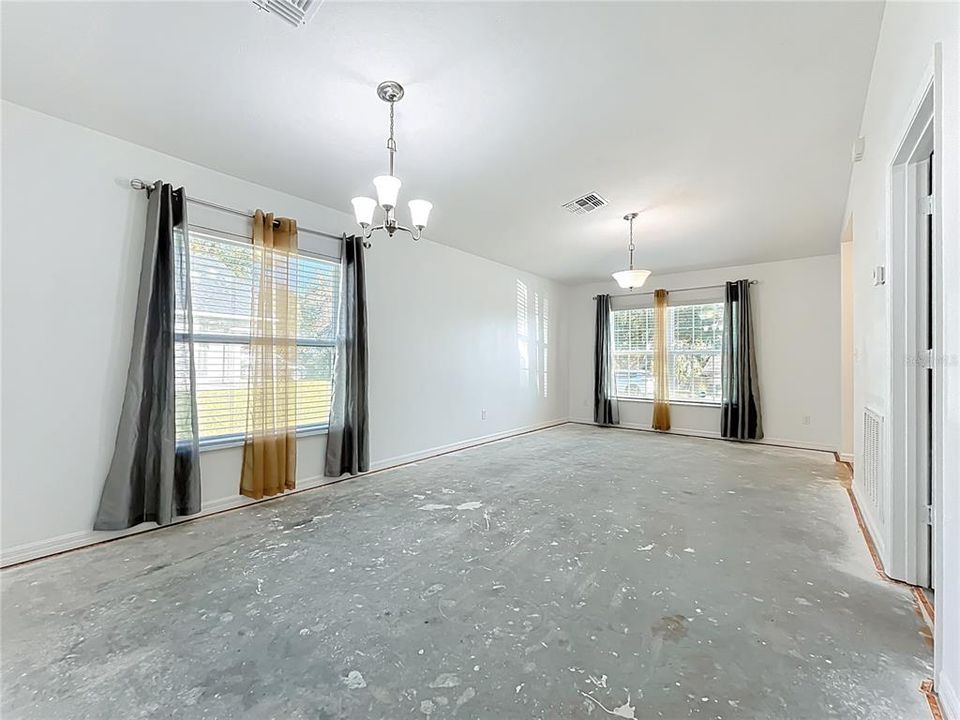 Active With Contract: $305,000 (3 beds, 2 baths, 1454 Square Feet)