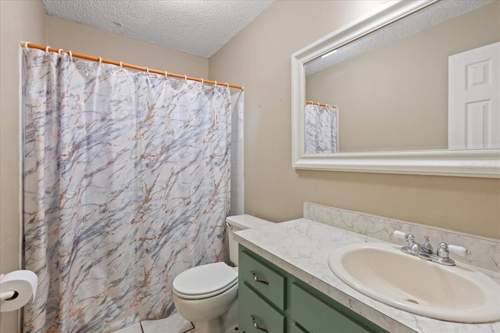 待售: $229,900 (5 贝兹, 4 浴室, 1636 平方英尺)