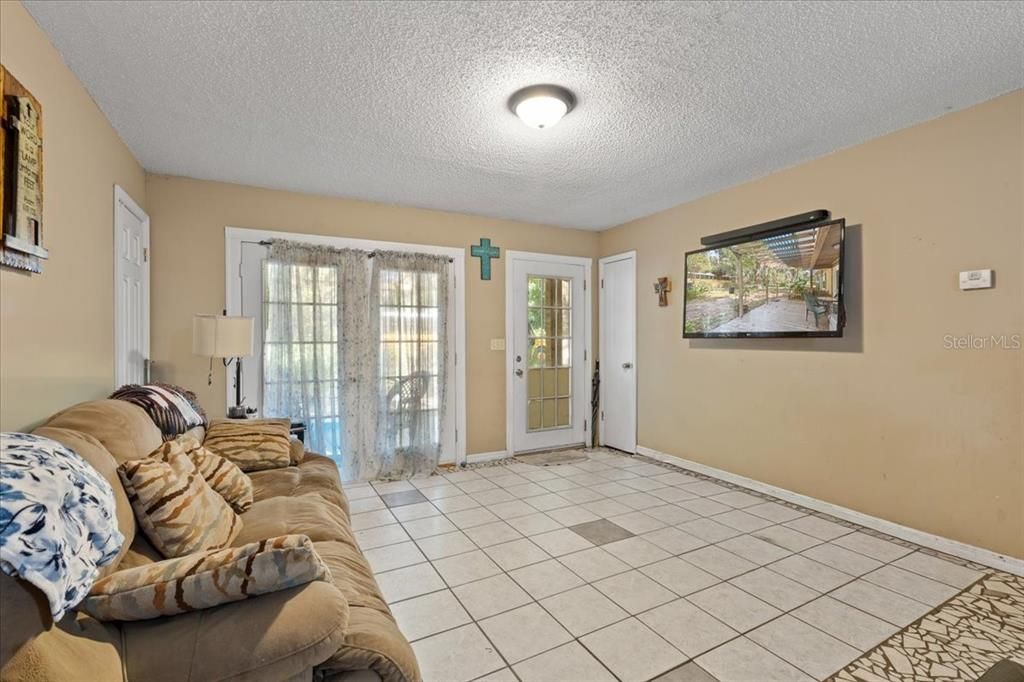 待售: $229,900 (5 贝兹, 4 浴室, 1636 平方英尺)