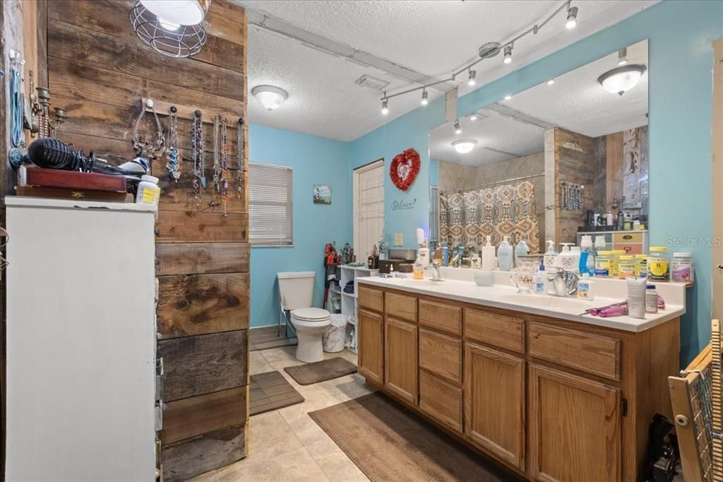 待售: $229,900 (5 贝兹, 4 浴室, 1636 平方英尺)