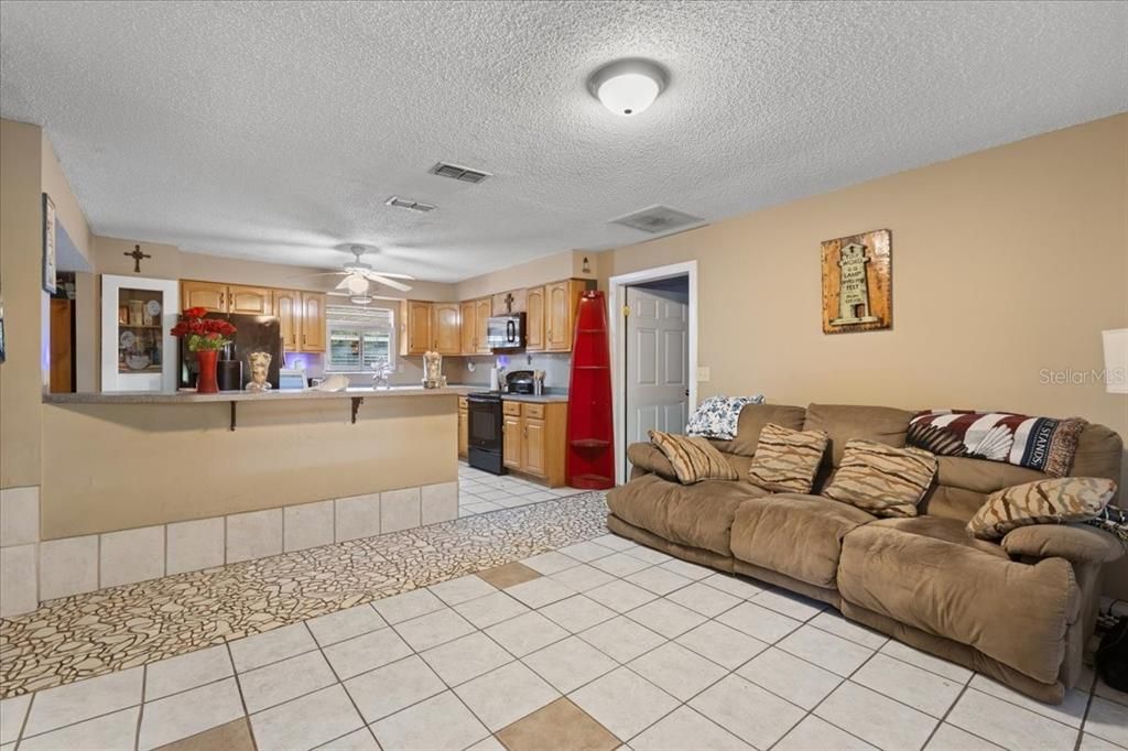 待售: $229,900 (5 贝兹, 4 浴室, 1636 平方英尺)