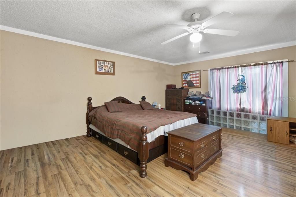 待售: $229,900 (5 贝兹, 4 浴室, 1636 平方英尺)