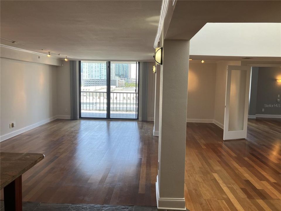 Active With Contract: $3,100 (2 beds, 2 baths, 1528 Square Feet)