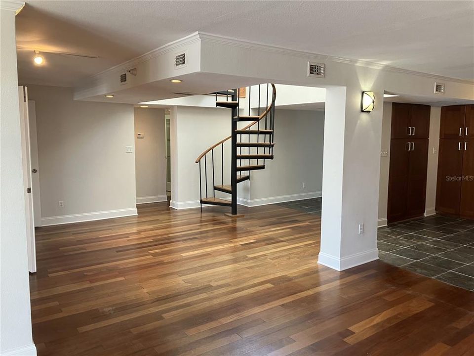 Active With Contract: $3,100 (2 beds, 2 baths, 1528 Square Feet)