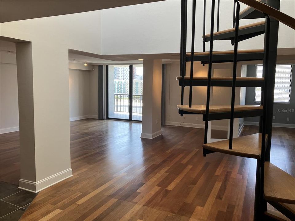 Active With Contract: $3,100 (2 beds, 2 baths, 1528 Square Feet)