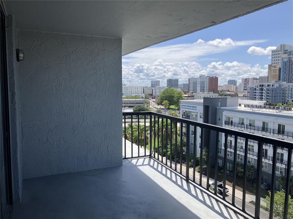Active With Contract: $3,100 (2 beds, 2 baths, 1528 Square Feet)