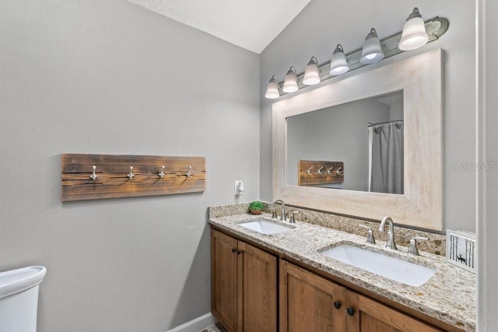 合同活跃: $525,000 (3 贝兹, 2 浴室, 2112 平方英尺)