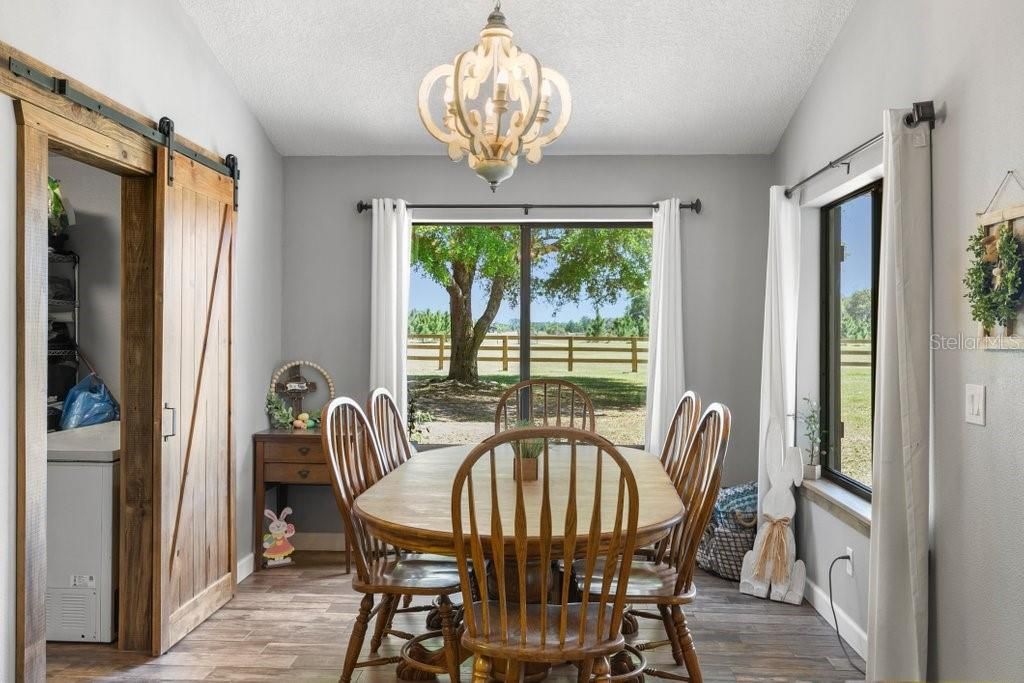 合同活跃: $525,000 (3 贝兹, 2 浴室, 2112 平方英尺)