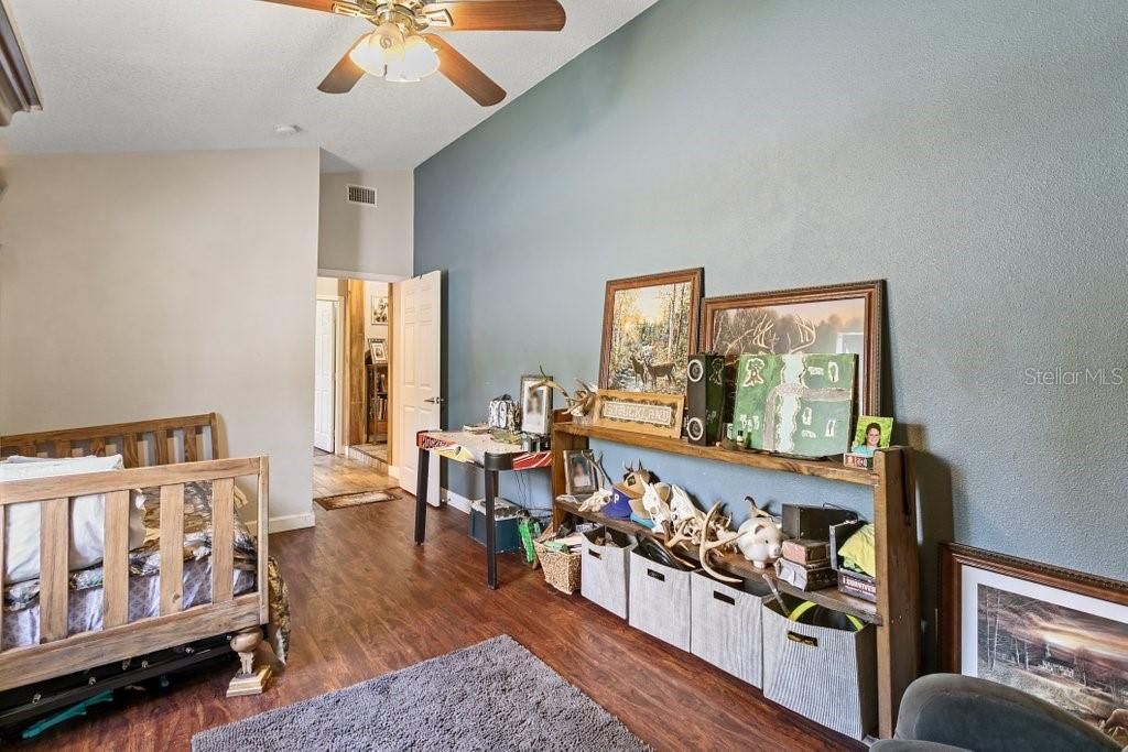 合同活跃: $525,000 (3 贝兹, 2 浴室, 2112 平方英尺)