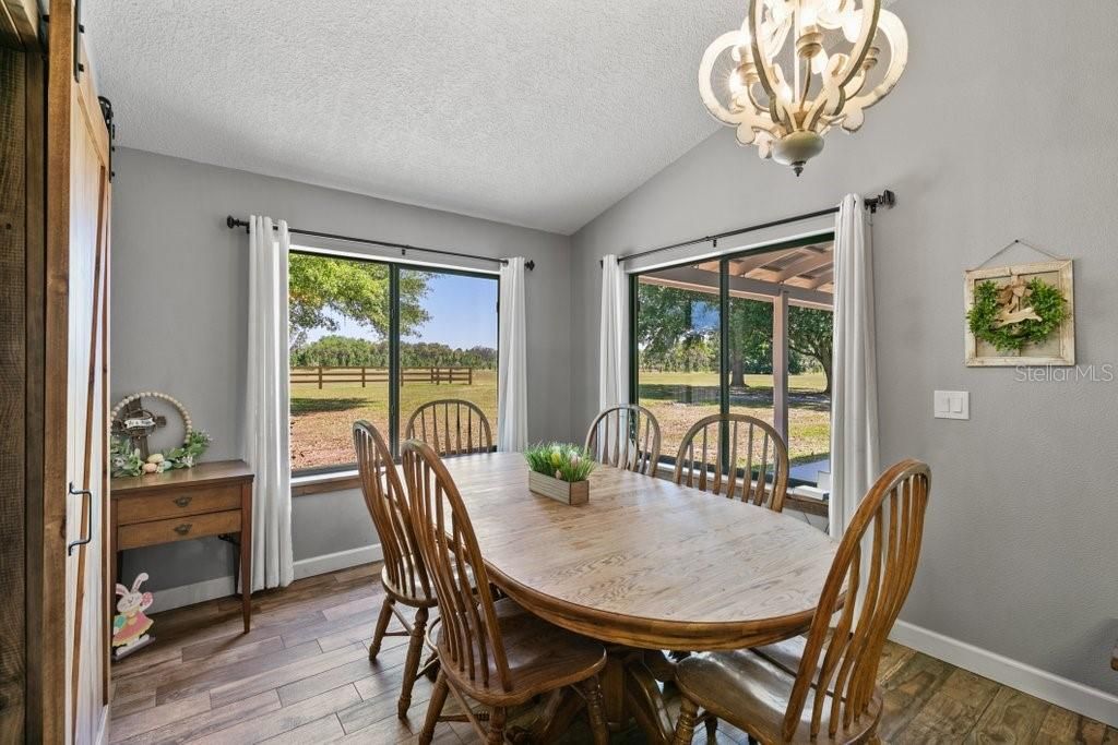 合同活跃: $525,000 (3 贝兹, 2 浴室, 2112 平方英尺)