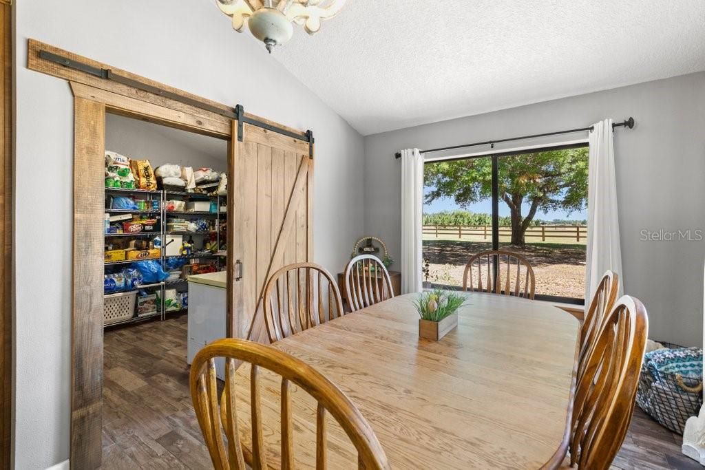 合同活跃: $525,000 (3 贝兹, 2 浴室, 2112 平方英尺)