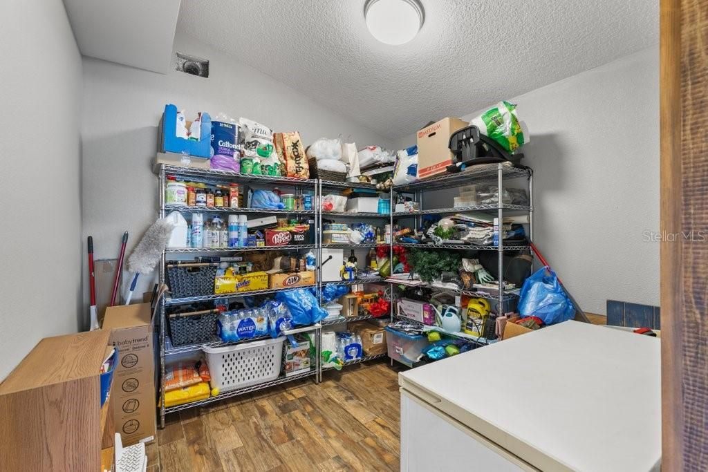 合同活跃: $525,000 (3 贝兹, 2 浴室, 2112 平方英尺)