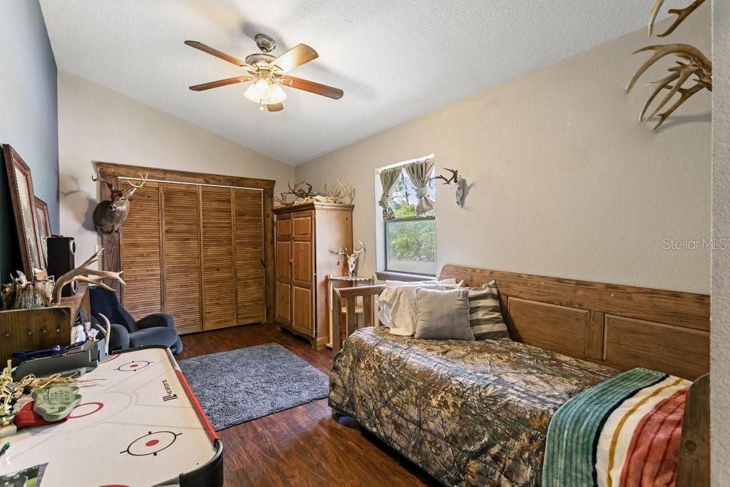 合同活跃: $525,000 (3 贝兹, 2 浴室, 2112 平方英尺)