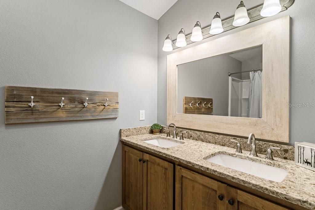 合同活跃: $525,000 (3 贝兹, 2 浴室, 2112 平方英尺)