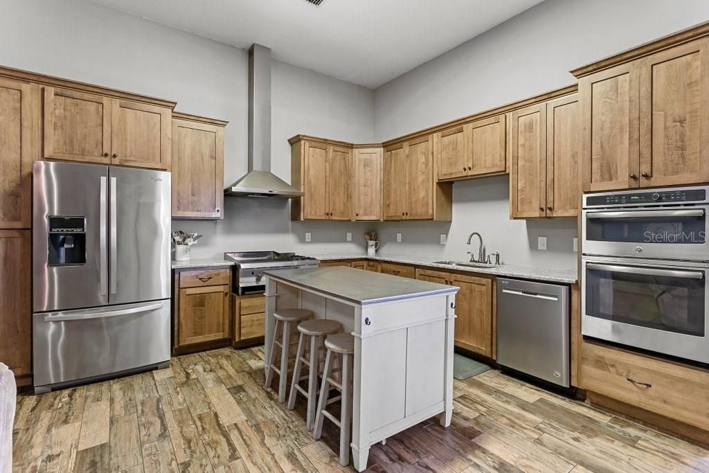 合同活跃: $525,000 (3 贝兹, 2 浴室, 2112 平方英尺)