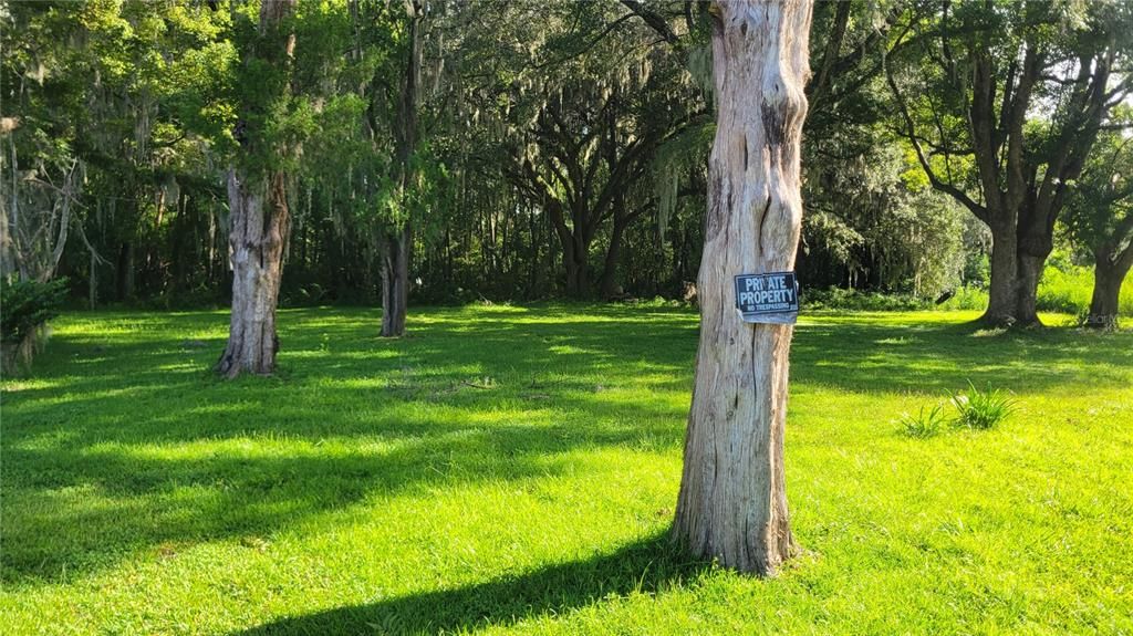 На продажу: $1,900,000 (4.44 acres)