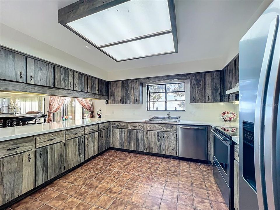 待售: $750,000 (4 贝兹, 3 浴室, 2470 平方英尺)