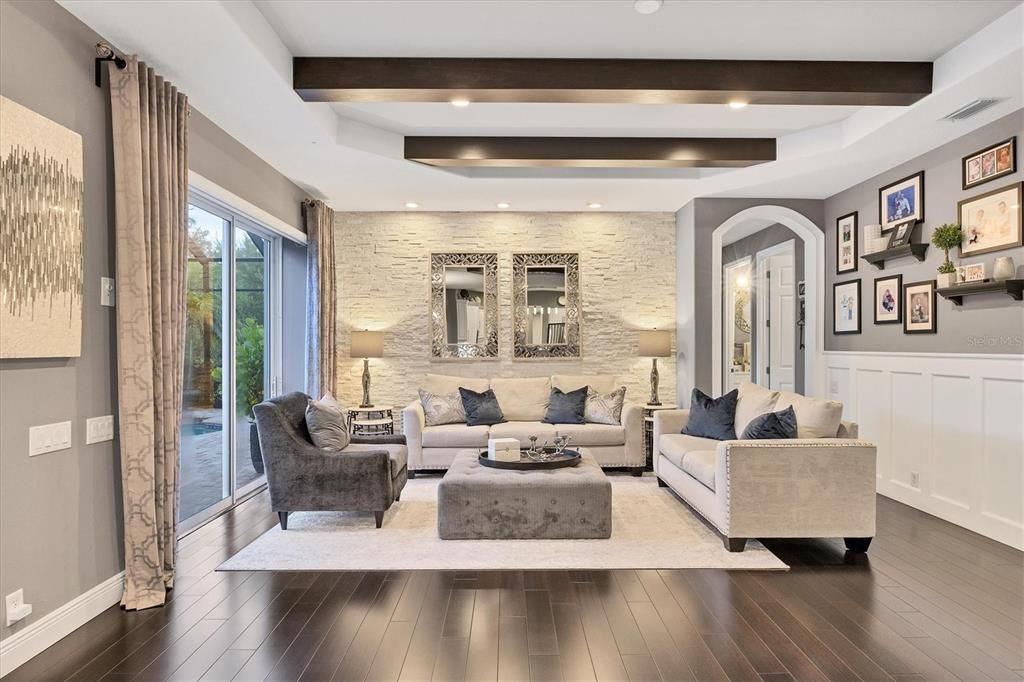 En Venta: $2,795,000 (5 camas, 4 baños, 5624 Pies cuadrados)