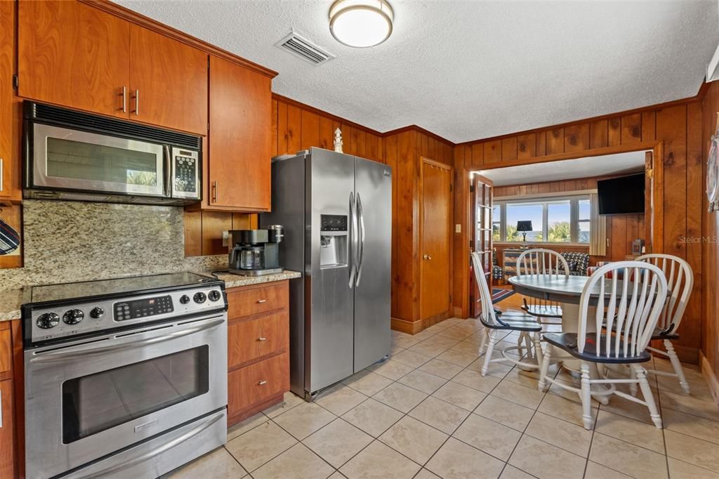 For Sale: $1,295,000 (2 beds, 2 baths, 2380 Square Feet)