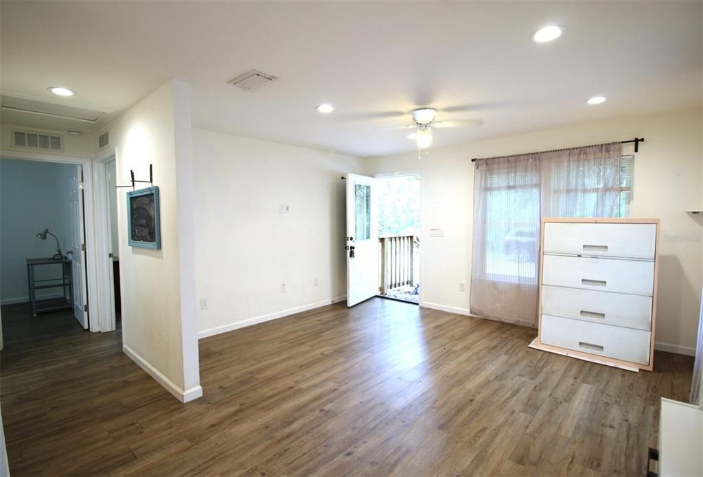 待售: $180,000 (2 贝兹, 1 浴室, 672 平方英尺)