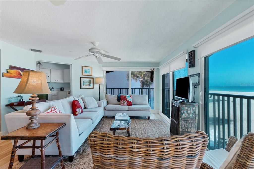 出租: $3,850 (2 贝兹, 2 浴室, 1596 平方英尺)