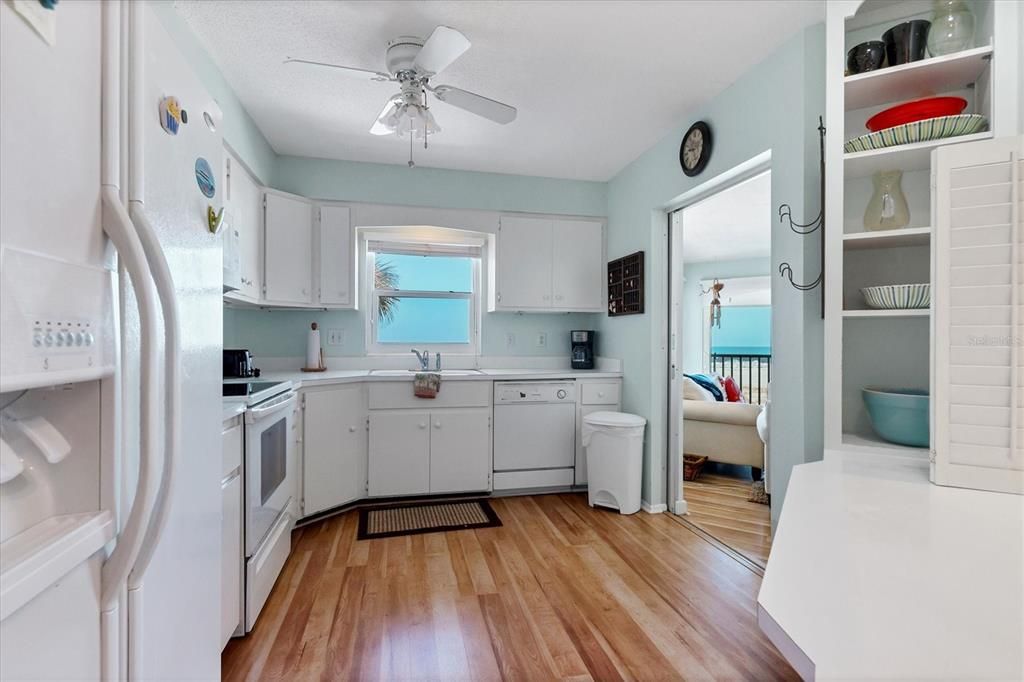 出租: $3,850 (2 贝兹, 2 浴室, 1596 平方英尺)