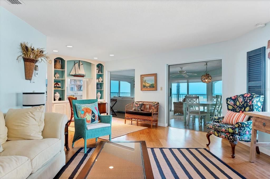 出租: $3,850 (2 贝兹, 2 浴室, 1596 平方英尺)