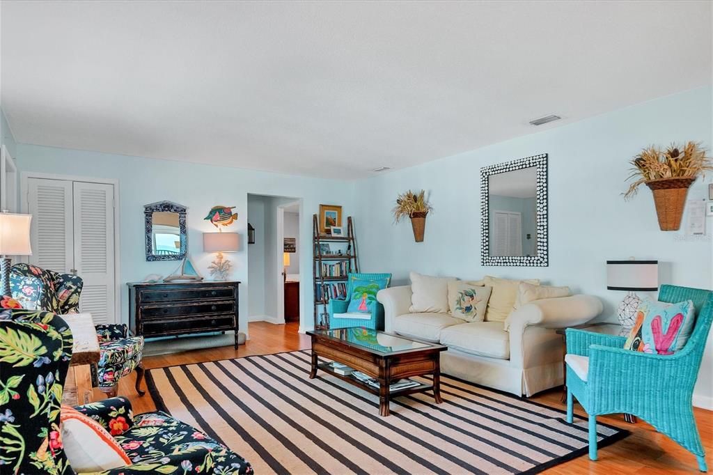 出租: $3,850 (2 贝兹, 2 浴室, 1596 平方英尺)