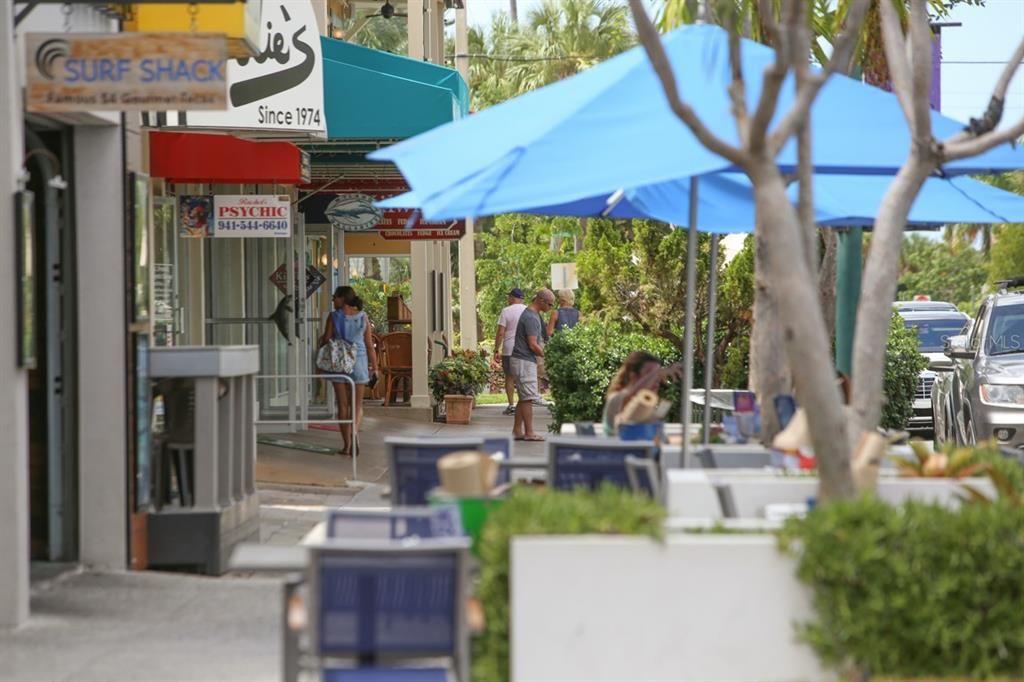 出租: $3,850 (2 贝兹, 2 浴室, 1596 平方英尺)