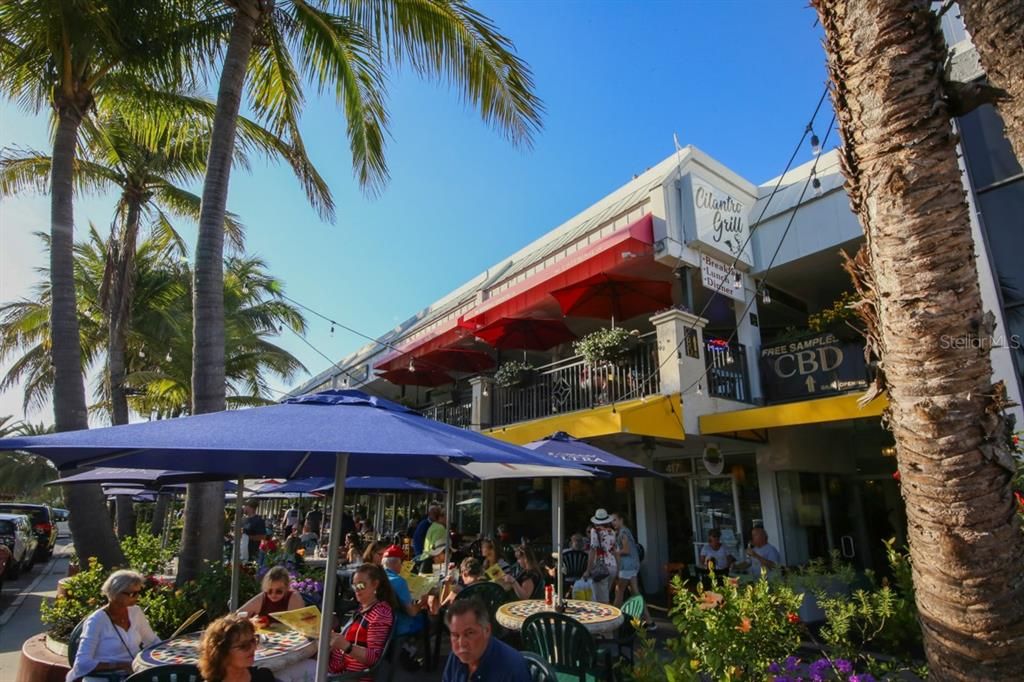 出租: $3,850 (2 贝兹, 2 浴室, 1596 平方英尺)