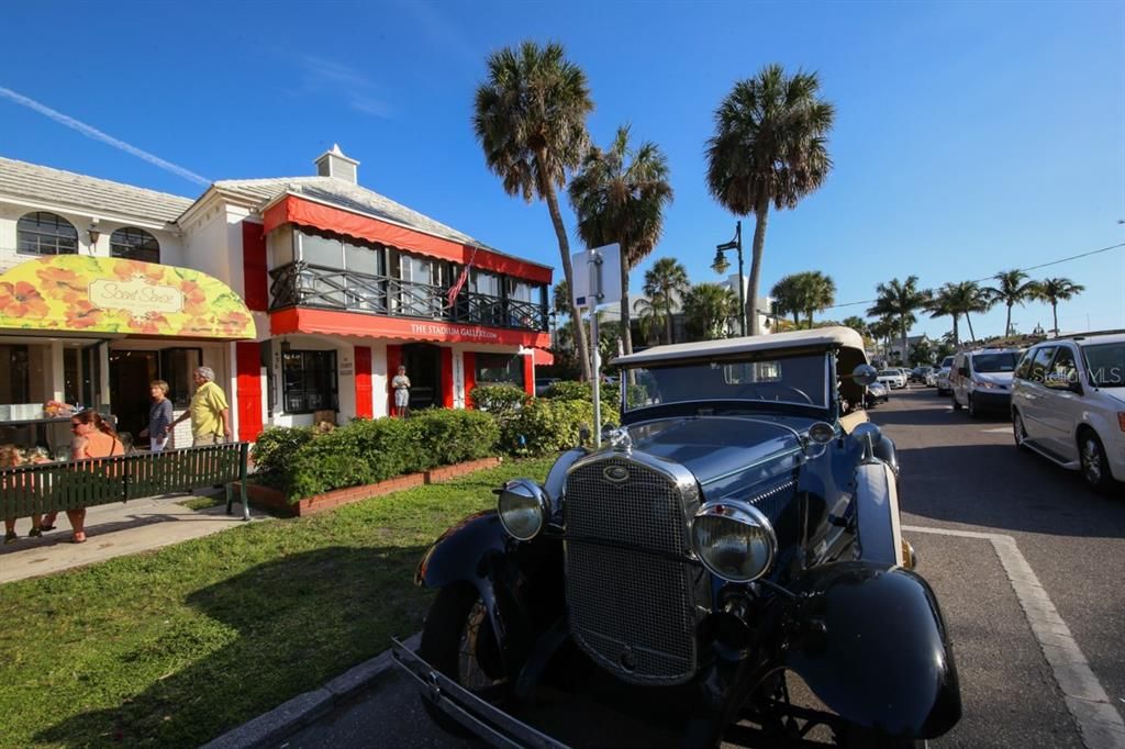 出租: $3,850 (2 贝兹, 2 浴室, 1596 平方英尺)