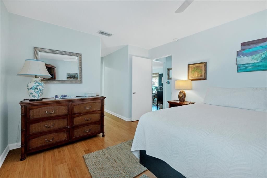 出租: $3,850 (2 贝兹, 2 浴室, 1596 平方英尺)