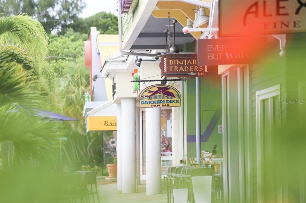 出租: $3,850 (2 贝兹, 2 浴室, 1596 平方英尺)